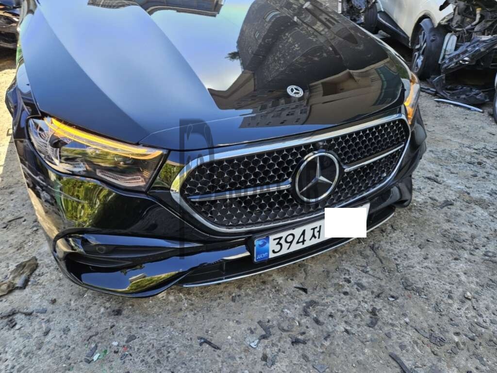 2025 Mercedes-Benz E 300 4MATIC, photograph 1