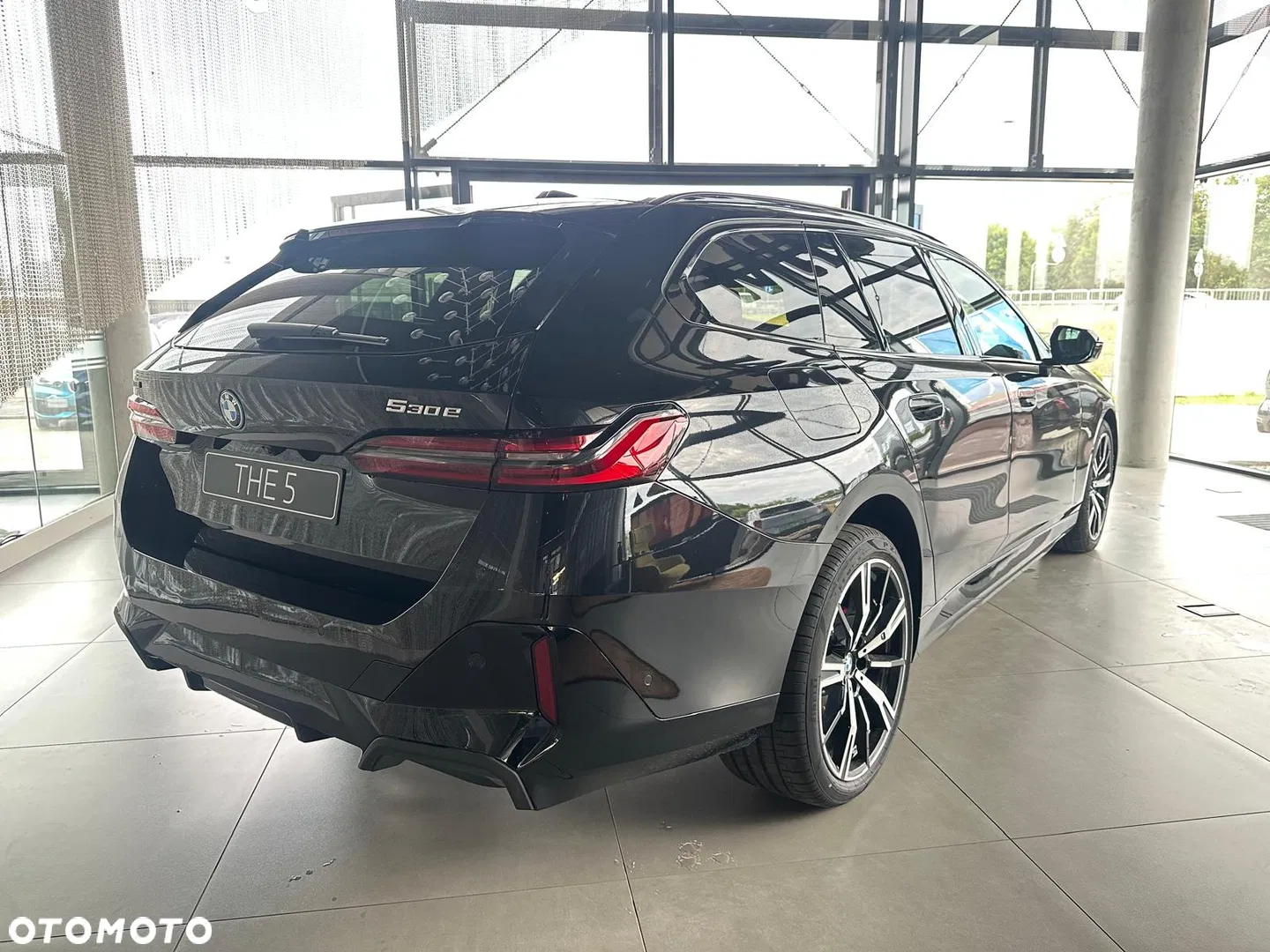2025 BMW Seria 5 530e xDrive PHEV M Sport, photograph 6