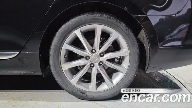 2015 Hyundai Grandeur HG240 Modern, photograph 4