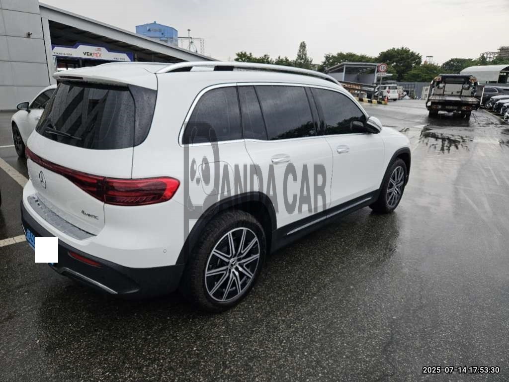 2025 Mercedes-Benz EQB 300 4MATIC, photograph 2