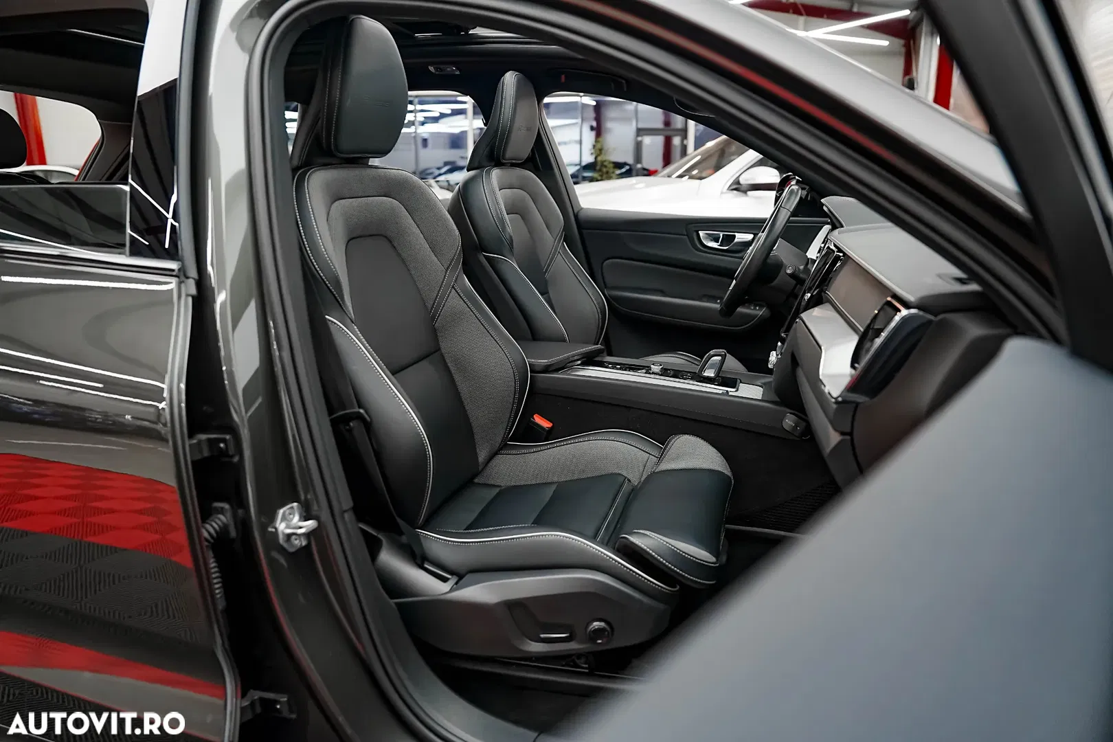 2020 Volvo XC 60 T8 Twin Engine AWD Geartronic RDesign, photograph 10