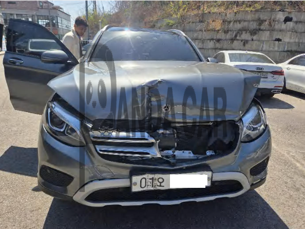 2019 Mercedes-Benz GLC350 e 4Matic, photograph 4