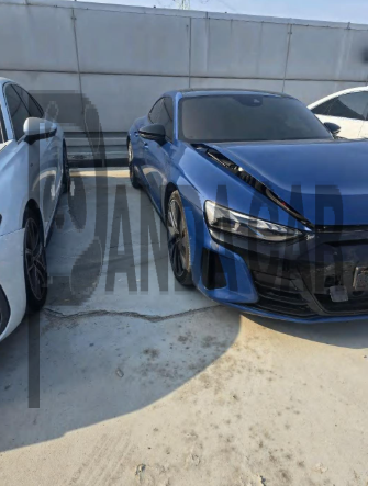 2022 Audi e-tron GT quattro, photograph 4