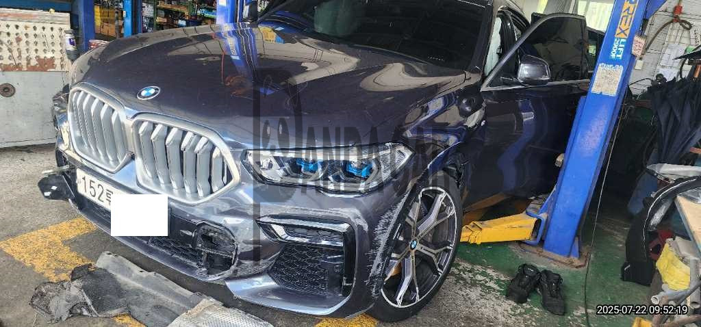 2022 BMW X6 xDrive40i, photograph 4
