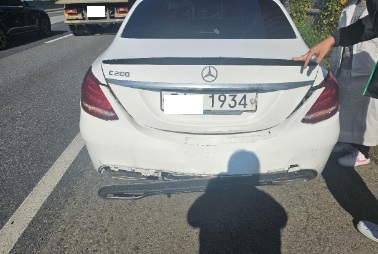 2017 Mercedes-Benz C200, photograph 2