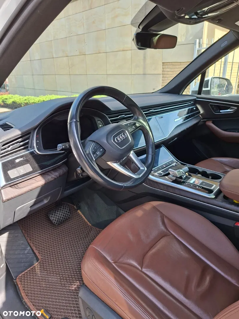 2021 Audi Q7, photograph 5