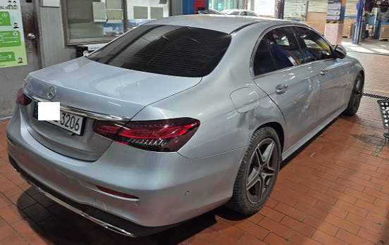 2023 Mercedes-Benz E250, photograph 1