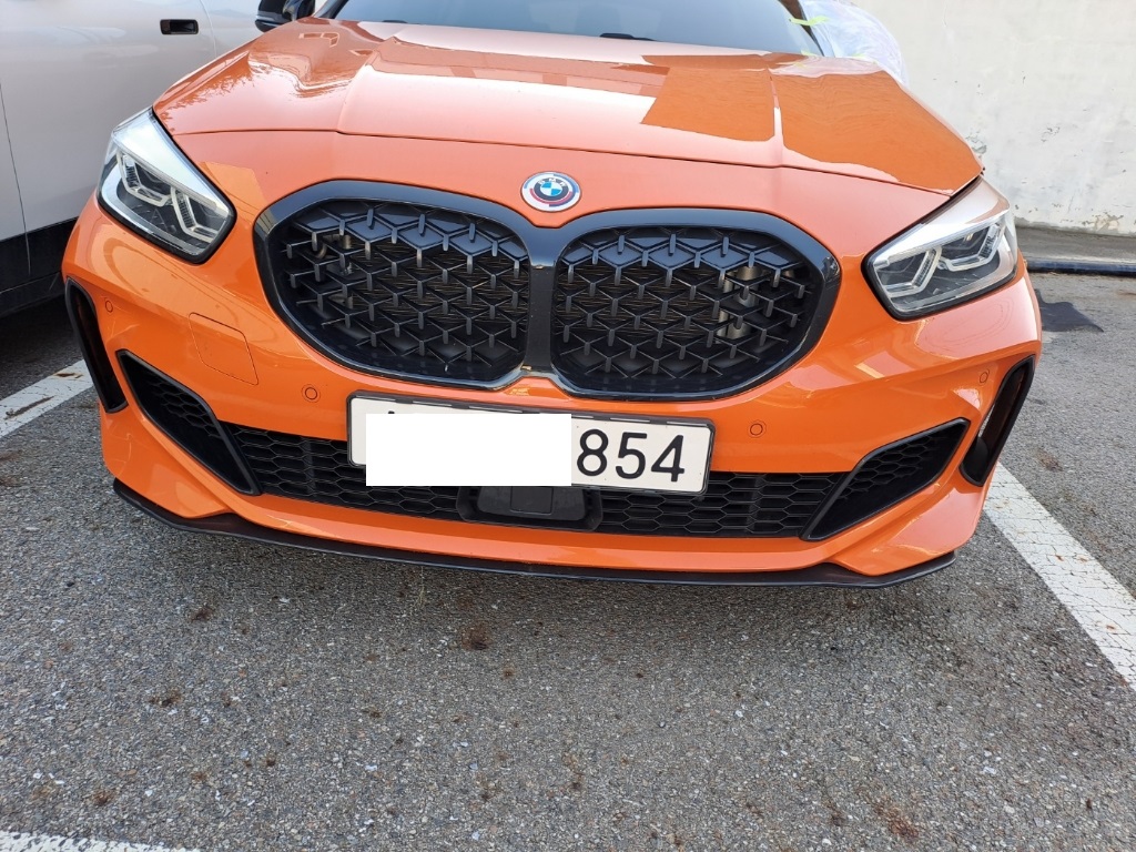 2023 BMW M135i xDrive, photograph 3
