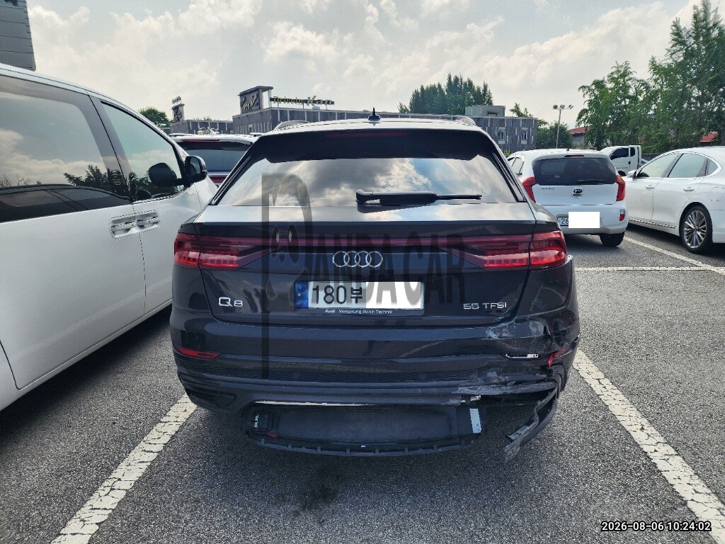 2023 Audi Q8 55 TFSI quattro, photograph 4