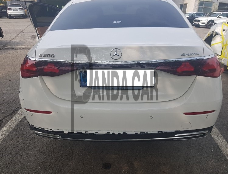 2025 Mercedes-Benz E 300 4MATIC, photograph 4