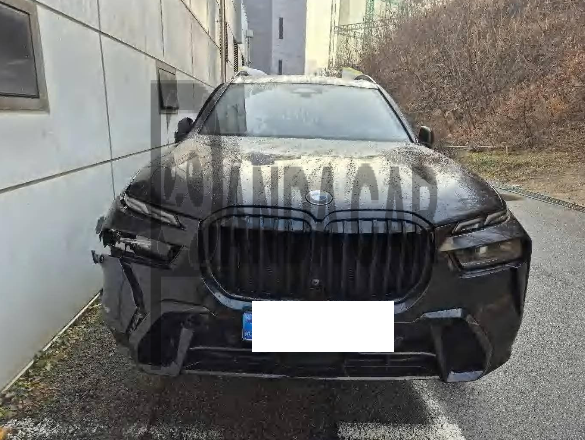 2025 BMW X7 xDrive40i, photograph 1