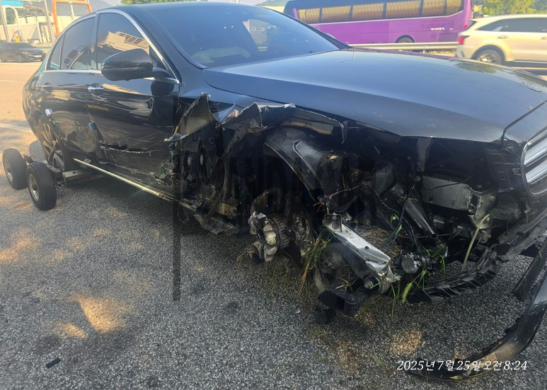 2019 Mercedes-Benz E300 4Matic, photograph 1