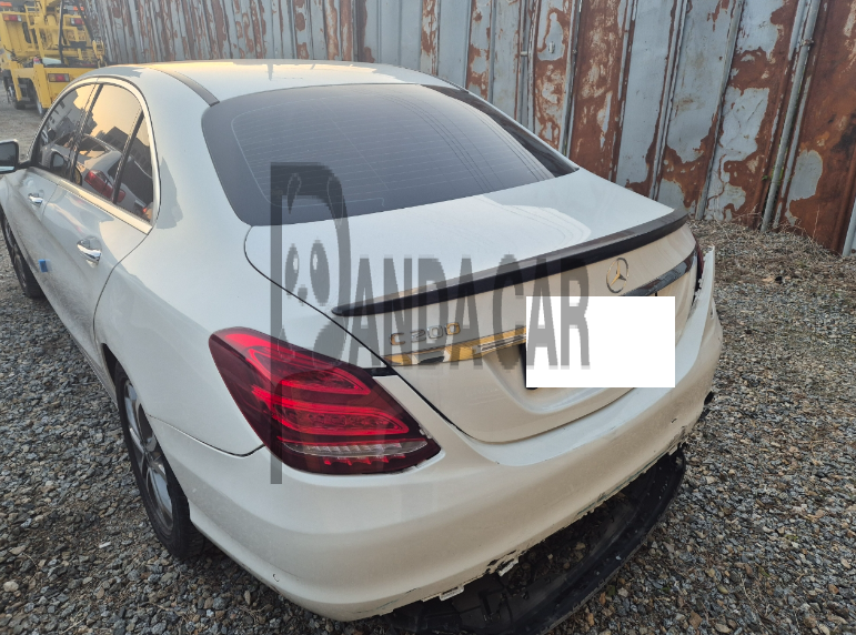 2017 Mercedes-Benz C200, photograph 4