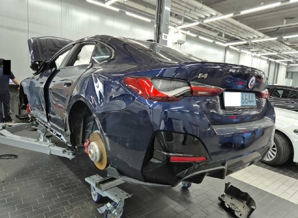 2022 BMW i4 M50, photograph 4