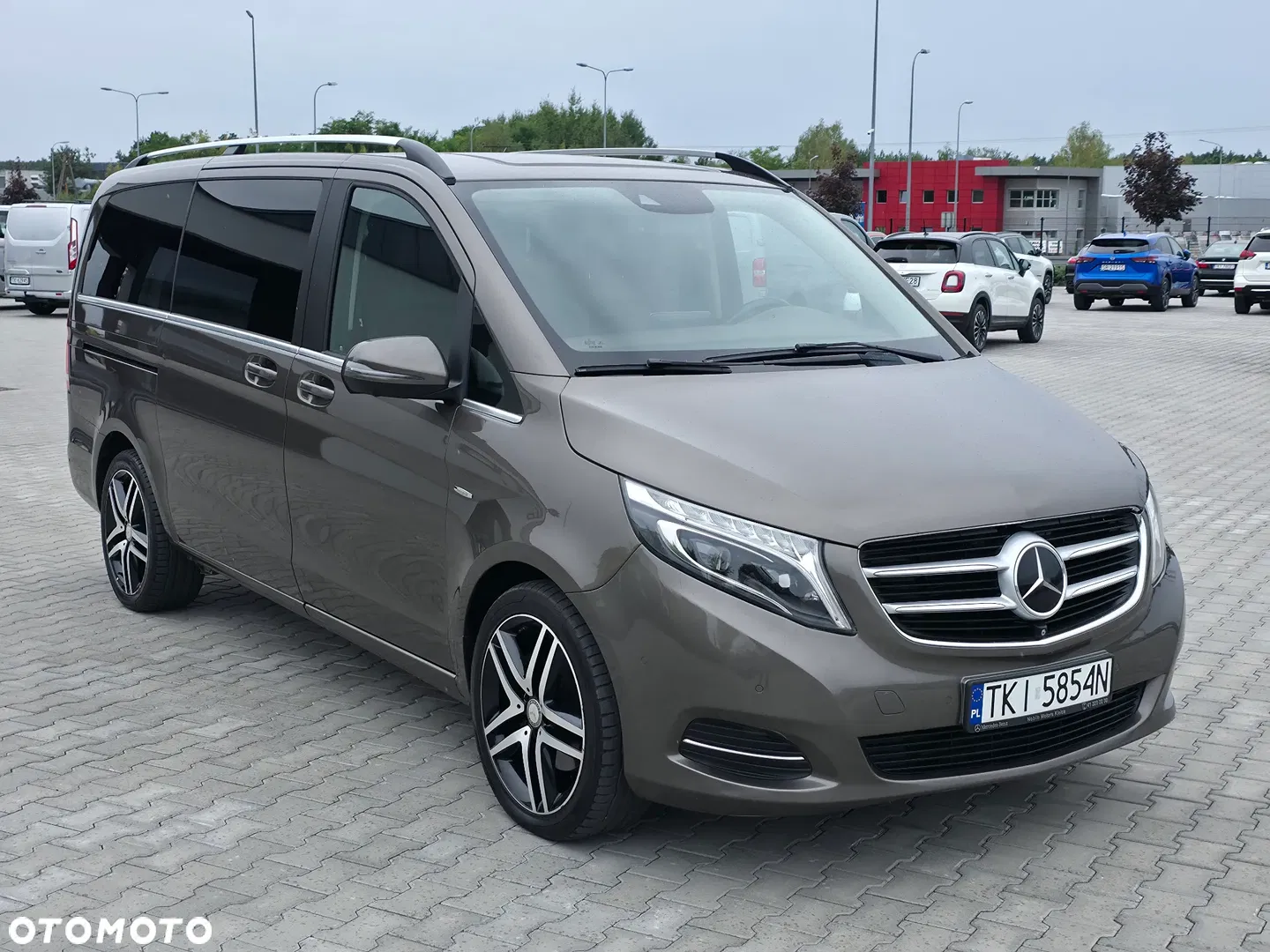 2017 Mercedes-Benz Klasa V 250 d 4-Matic Avantgarde 7G-Tronic (długi), photograph 2