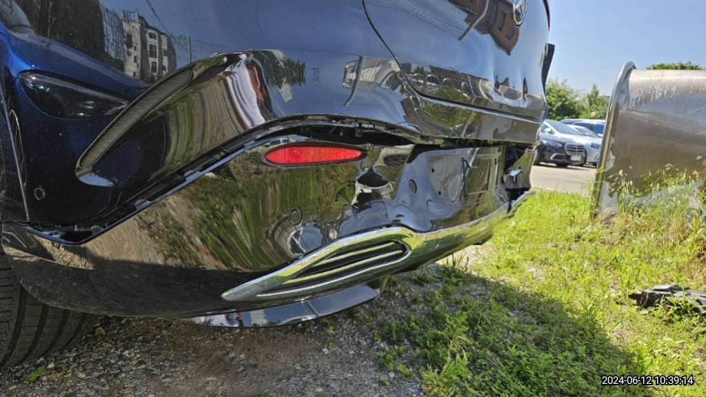 2023 Mercedes-Benz EQS580 4MATIC SUV, photograph 6