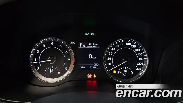 Hyundai Venue 1.6 Modern Plus — photo 1 of 35