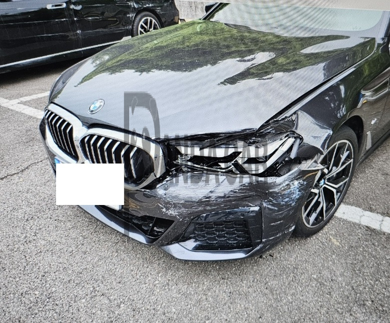 2021 BMW 530i xDrive, photograph 1