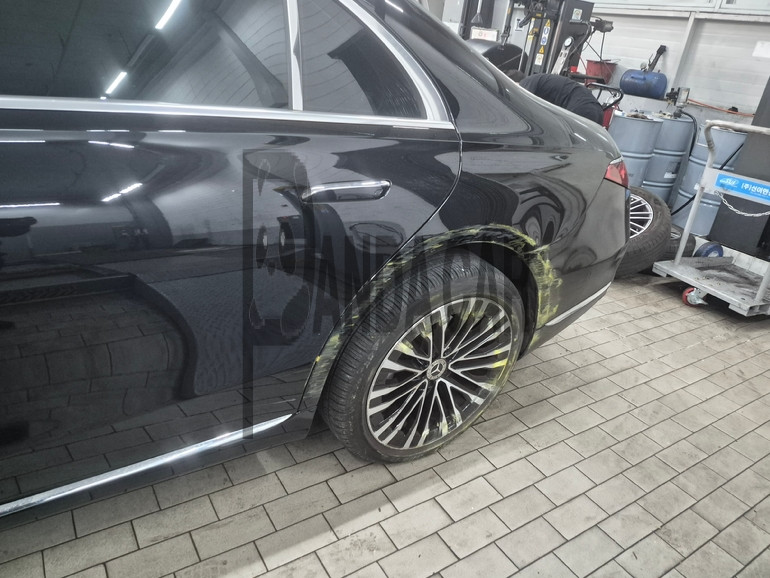 2022 Mercedes-Benz S450 4MATIC, photograph 2