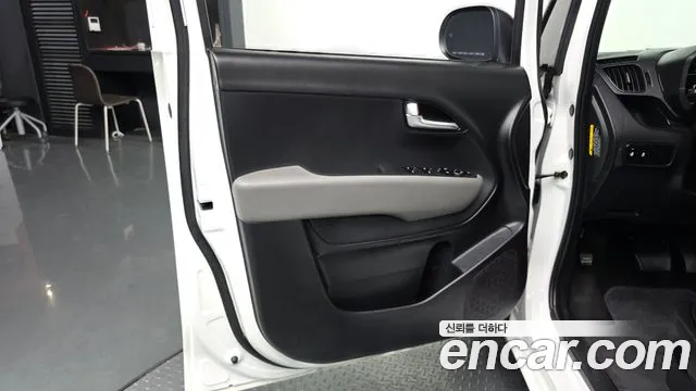 2023 Kia RAY Prestige, photograph 3