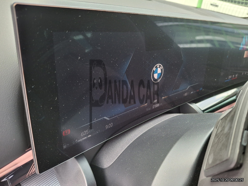 2025 BMW 520i, photograph 2