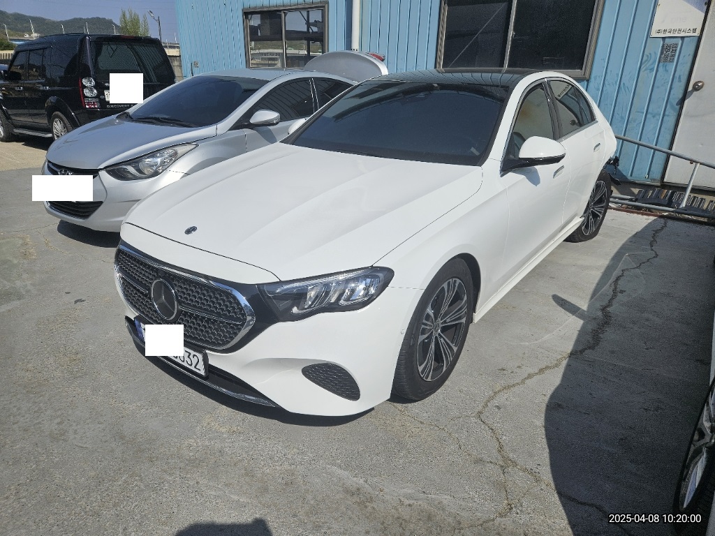 2025 Mercedes-Benz E 200, photograph 3