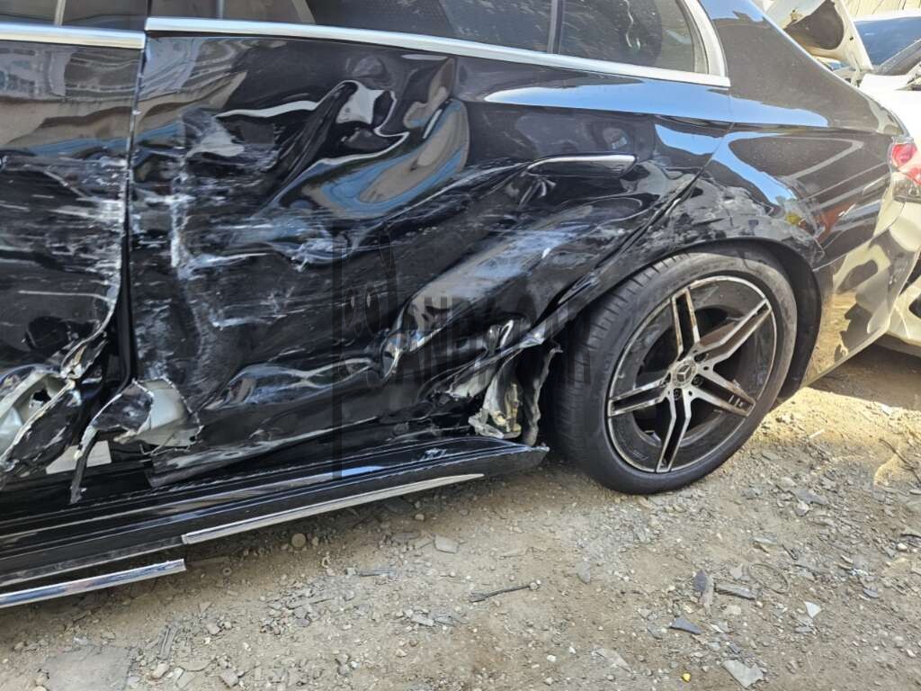 2025 Mercedes-Benz E 300 4MATIC, photograph 4