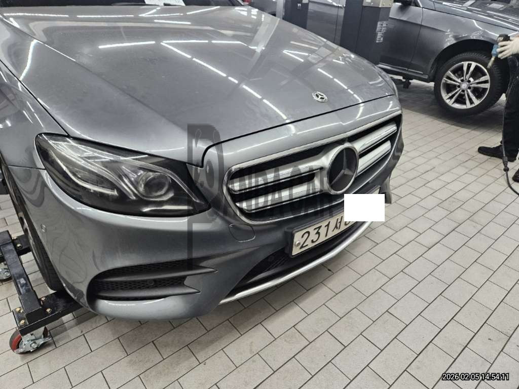 2020 Mercedes-Benz E 300 4MATIC, photograph 1