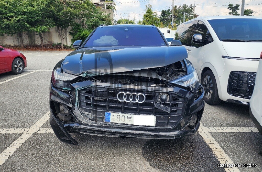 2023 Audi Q8 55 TFSI quattro, photograph 1