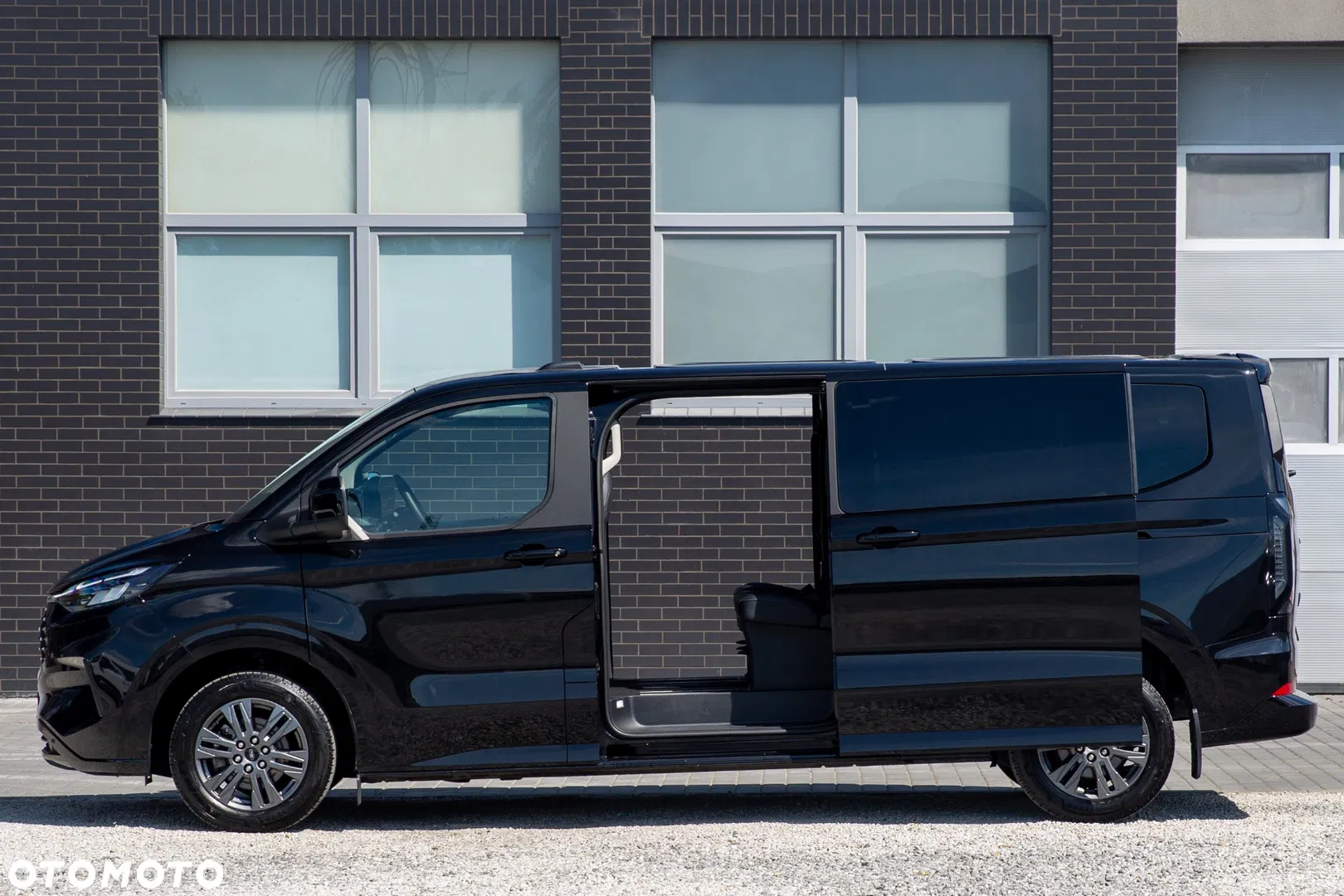 2025 Ford Tourneo Custom, photograph 5