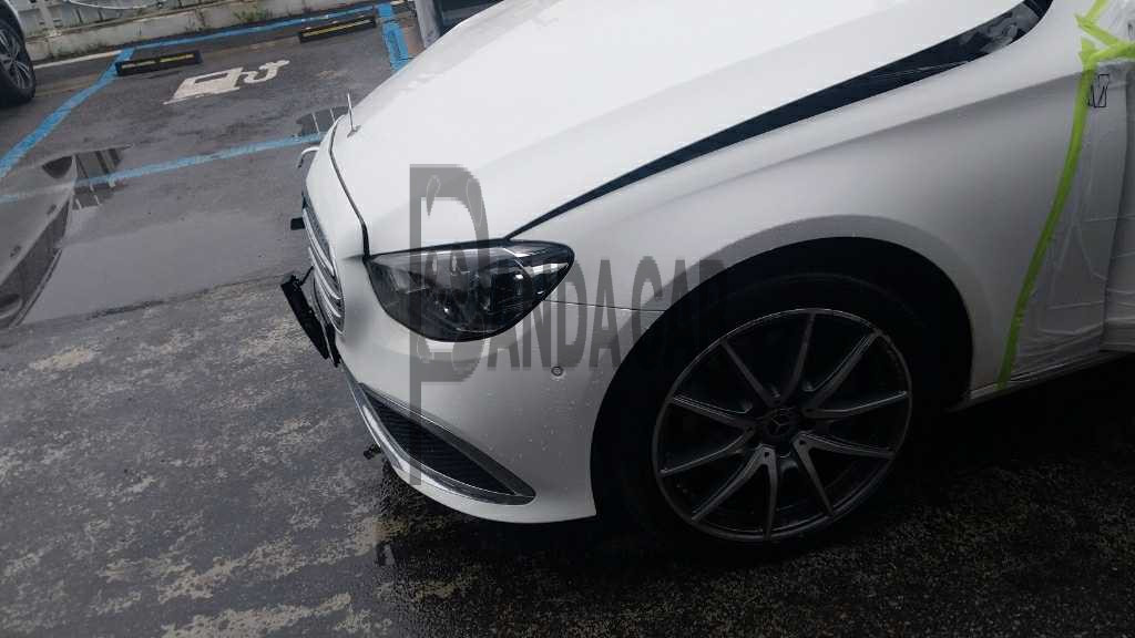 2022 Mercedes-Benz E300 e 4MATIC, photograph 4