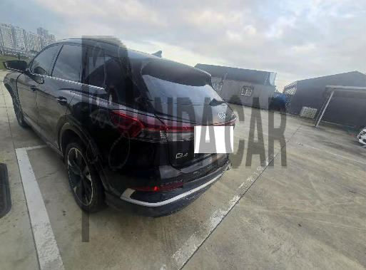 2022 Audi Q4 e-tron 40, photograph 5
