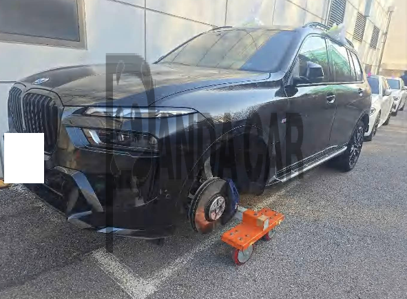 2025 BMW X7 xDrive40i, photograph 4
