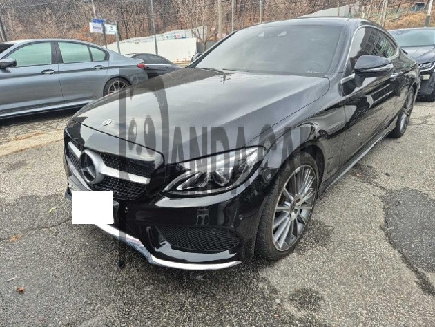 2017 Mercedes-Benz C200 Coupe, photograph 4