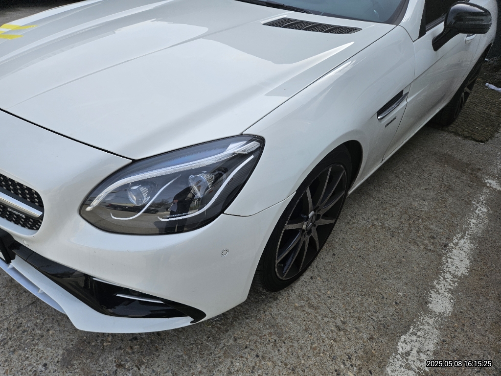 2017 Mercedes-Benz MercedesAMG SLC43, photograph 4