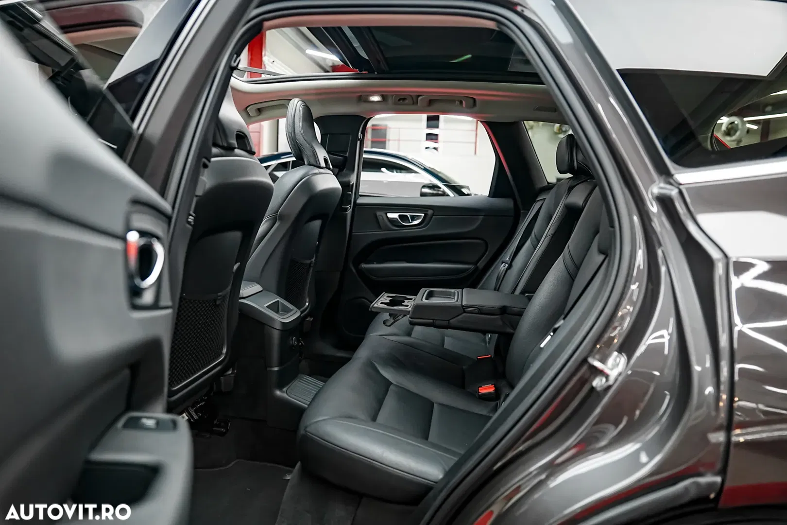 2021 Volvo XC 60 Recharge T6 Twin Engine eAWD Inscription Expression, photograph 6