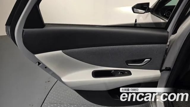2020 Hyundai AVANTE Inspiration, photograph 1