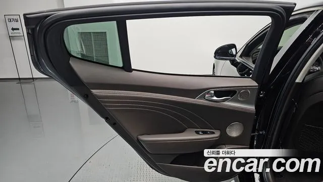 2022 Kia Stinger 2.5 AWD Masters, photograph 1