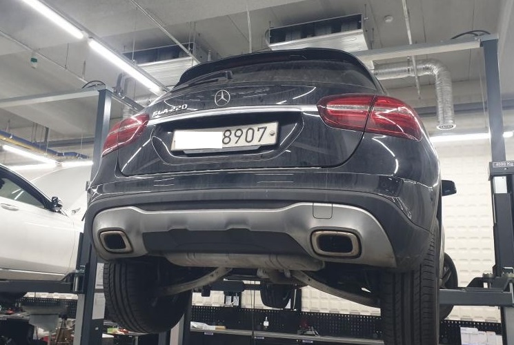 2019 Mercedes-Benz GLA220, photograph 1