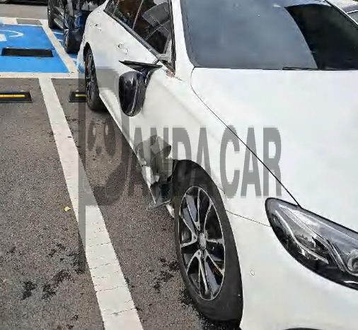 2017 Mercedes-Benz E300, photograph 4