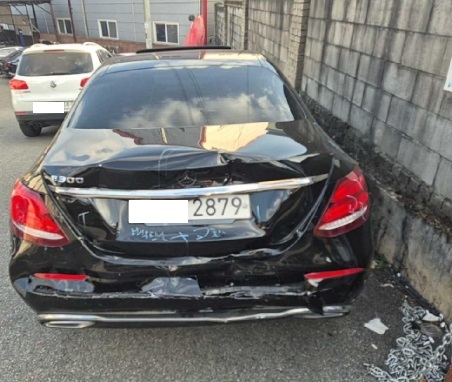 2020 Mercedes-Benz E 300, photograph 3