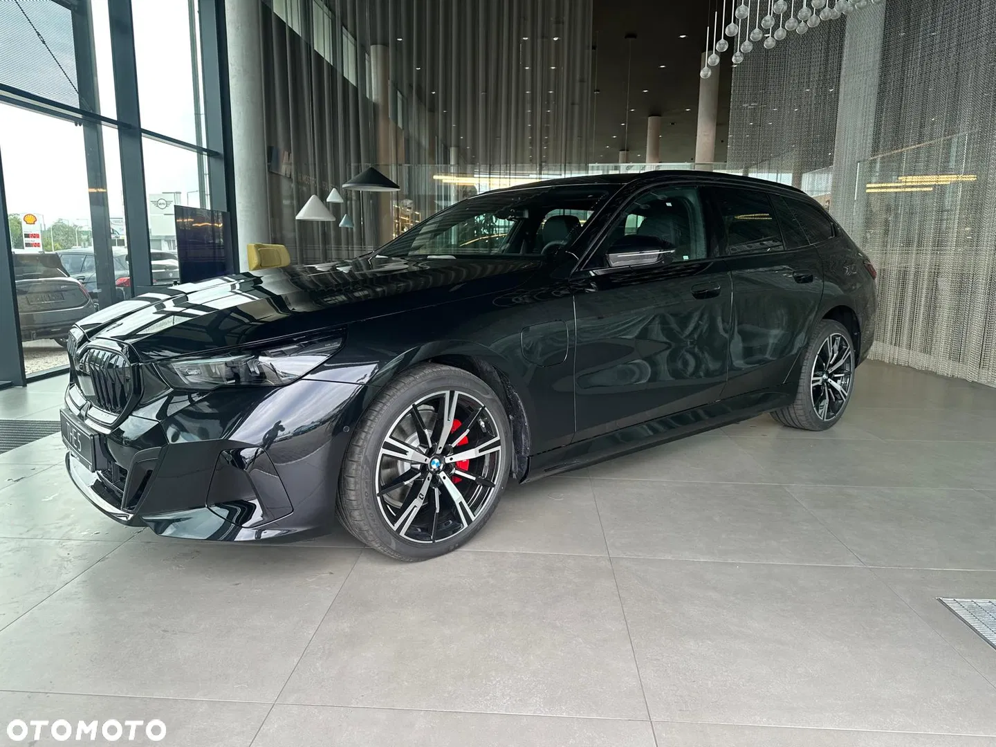 2025 BMW Seria 5 530e xDrive PHEV M Sport, photograph 2
