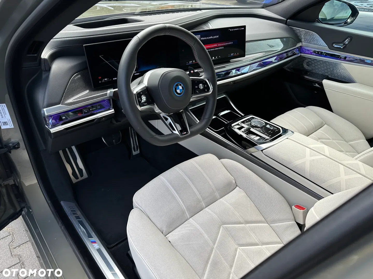 2025 BMW Seria 7 M760e PHEV xDrive Individual Edition sport, photograph 9