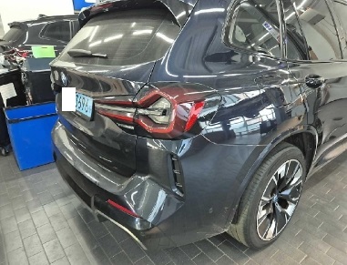 2022 BMW iX3 M Sport, photograph 4