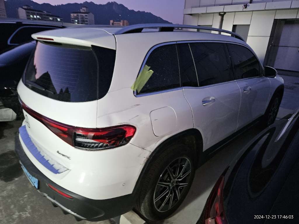 2025 Mercedes-Benz EQB 300 4MATIC, photograph 2