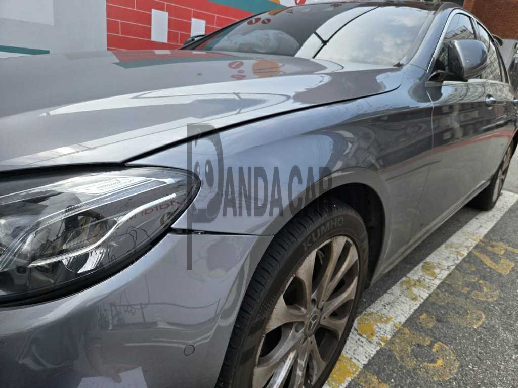2017 Mercedes-Benz E300 4Matic, photograph 3