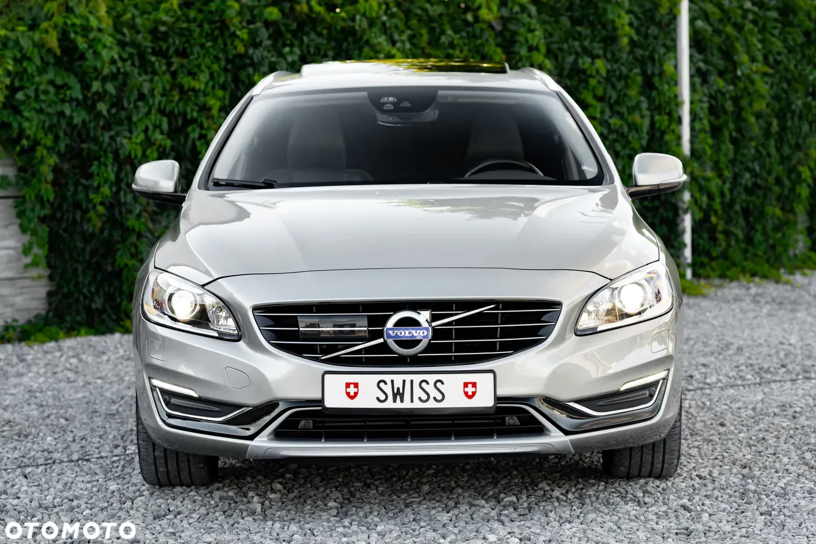 2014 Volvo V60 D6 AWD Plug-in Hybrid Momentum, photograph 4
