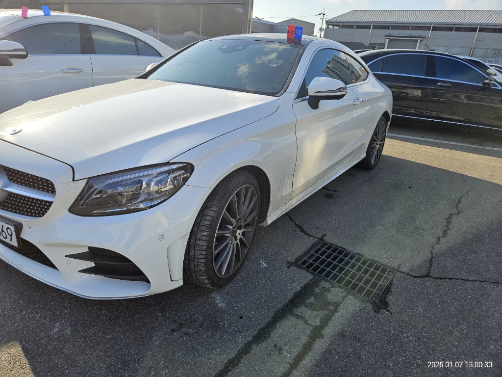 2023 Mercedes-Benz Benz C200 Coupe, photograph 3