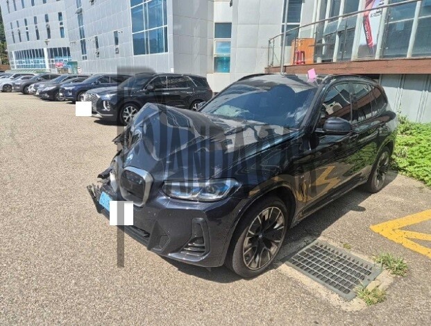 2023 BMW iX3 M Sport, photograph 3