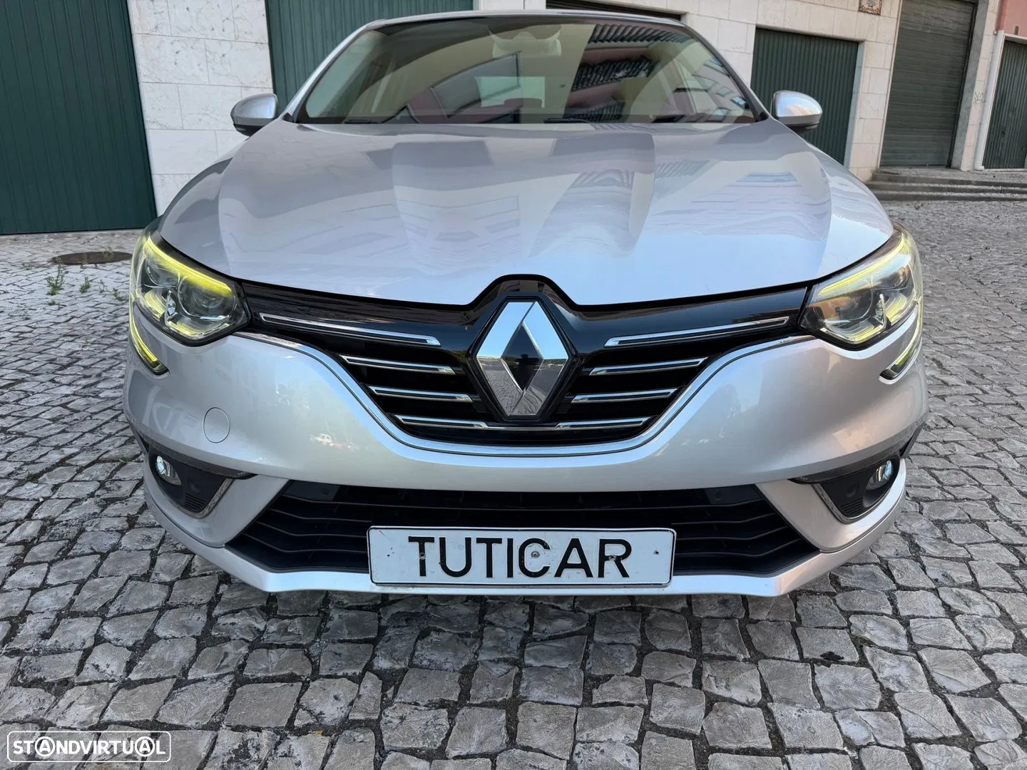 2016 Renault Mégane 1.2 TCE Limited, photograph 2